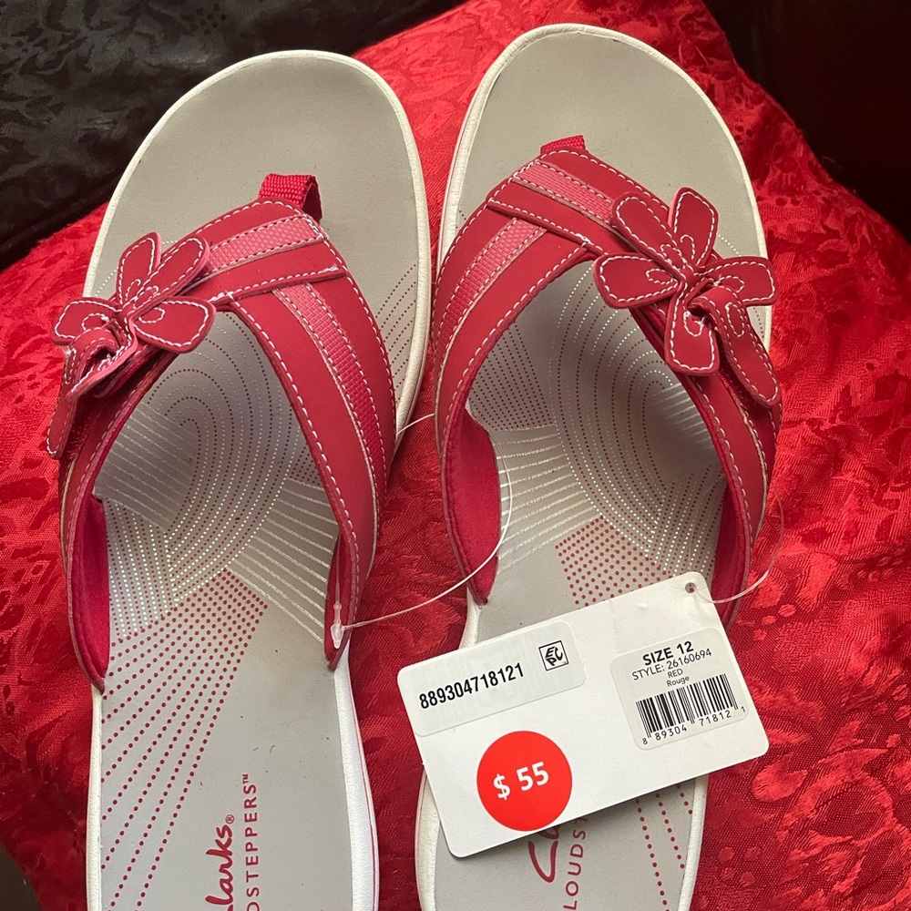 Clarks comfortable sandals!! New with tags!